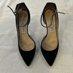 Black leather pump